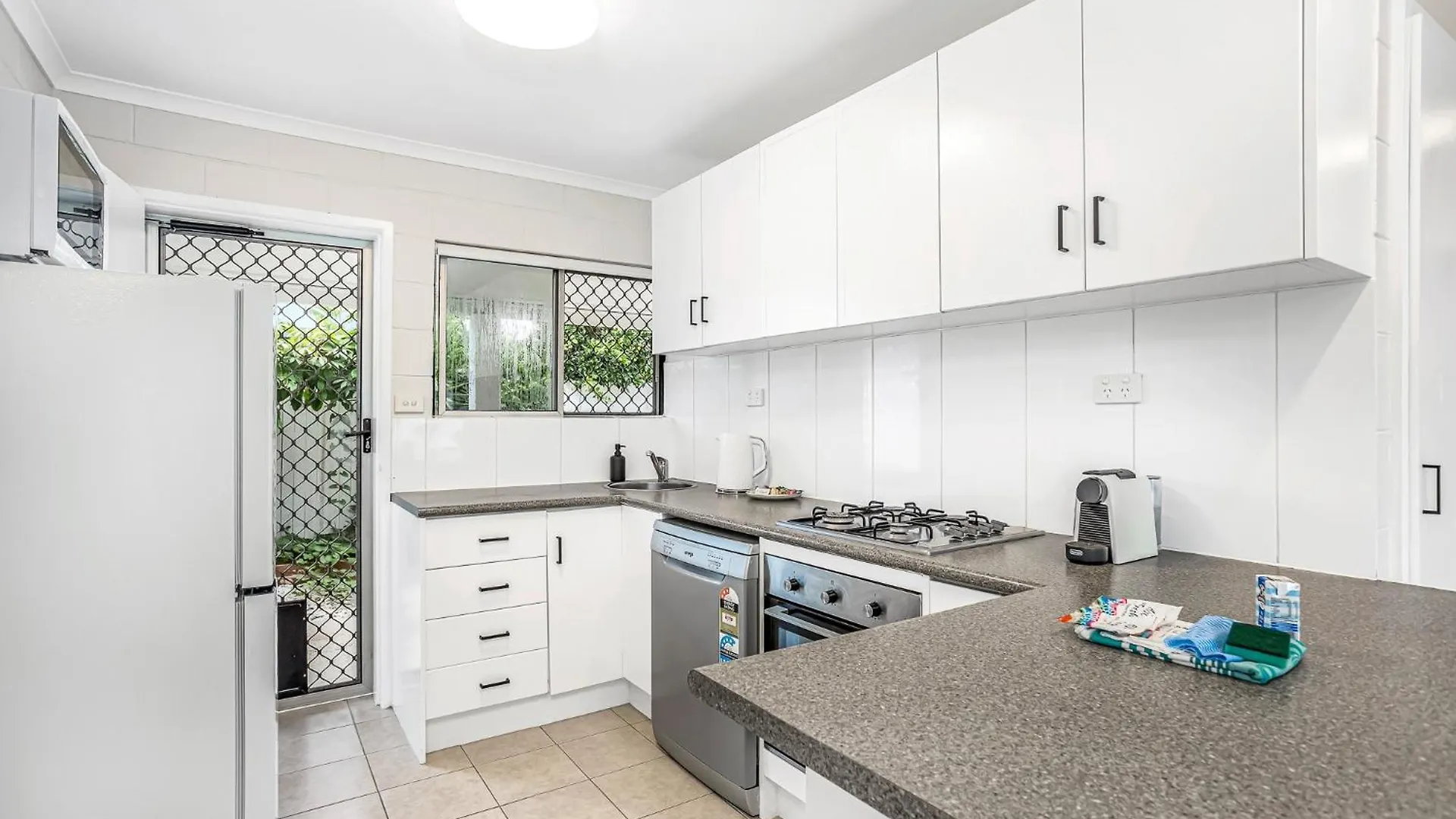 Holiday home Bright And Spacious Triplex Near Holloways Beach
