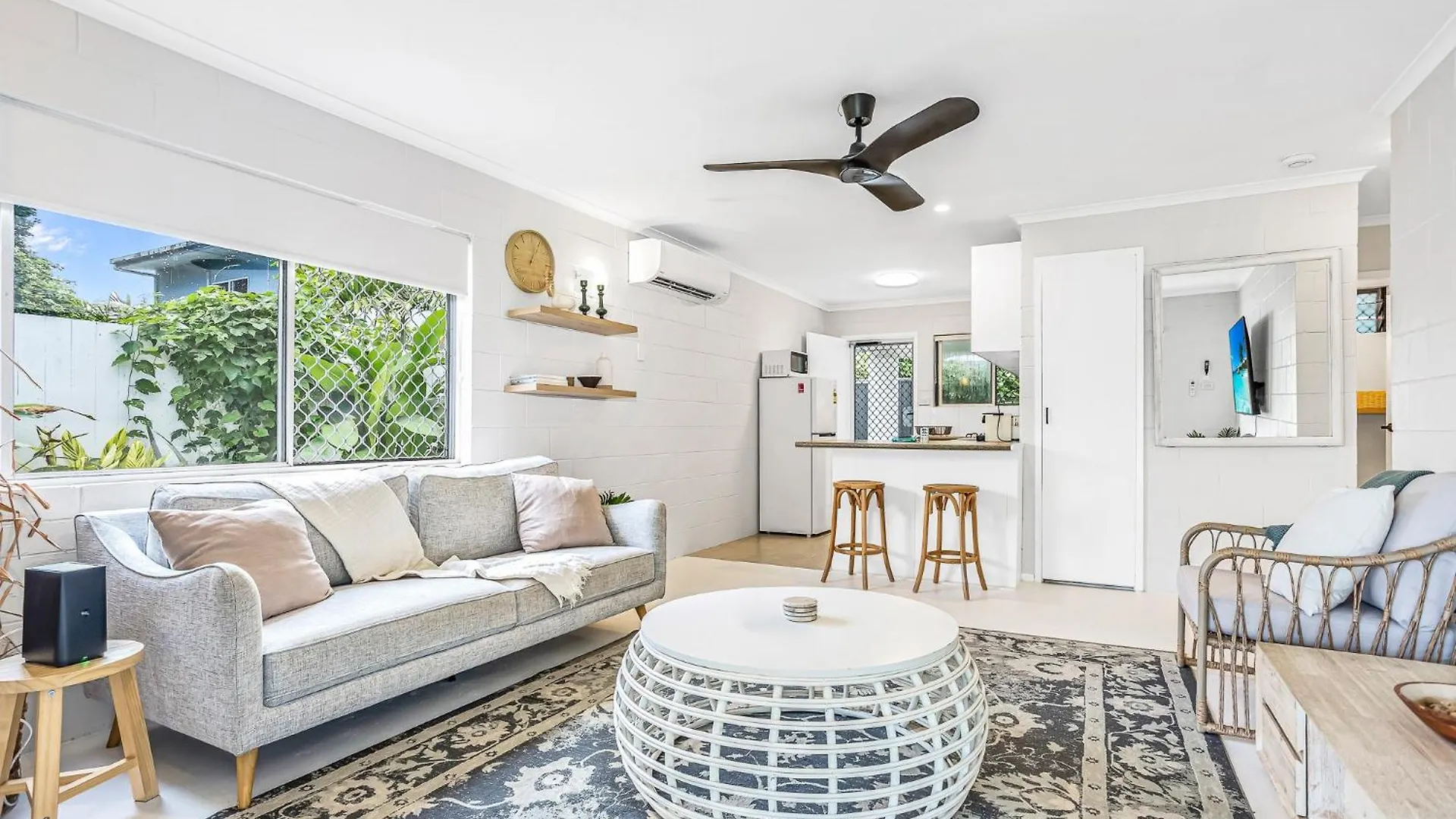 Bright And Spacious Triplex Near Holloways Beach 0*,  Australia