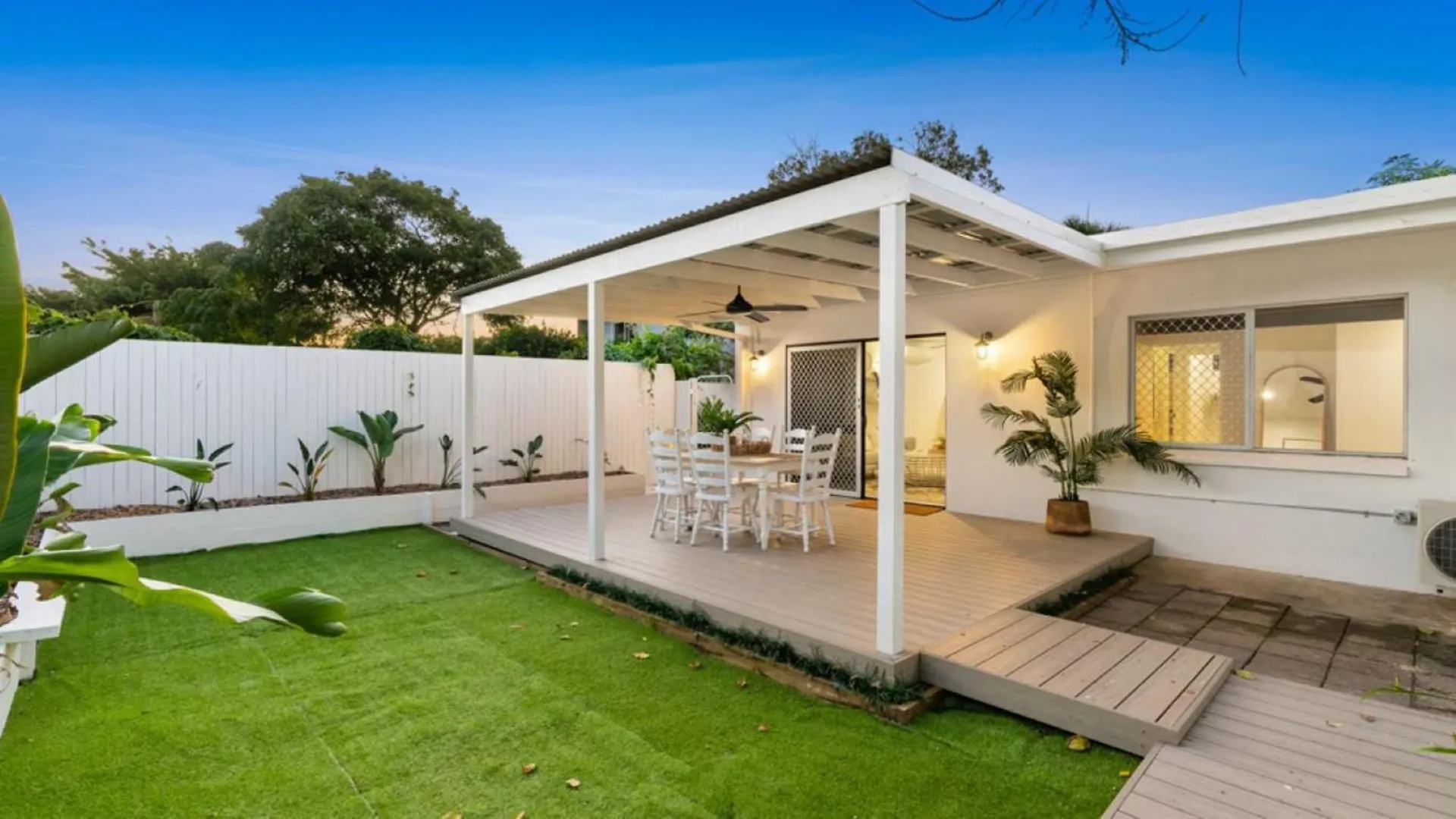 Holiday home Bright And Spacious Triplex Near Holloways Beach
