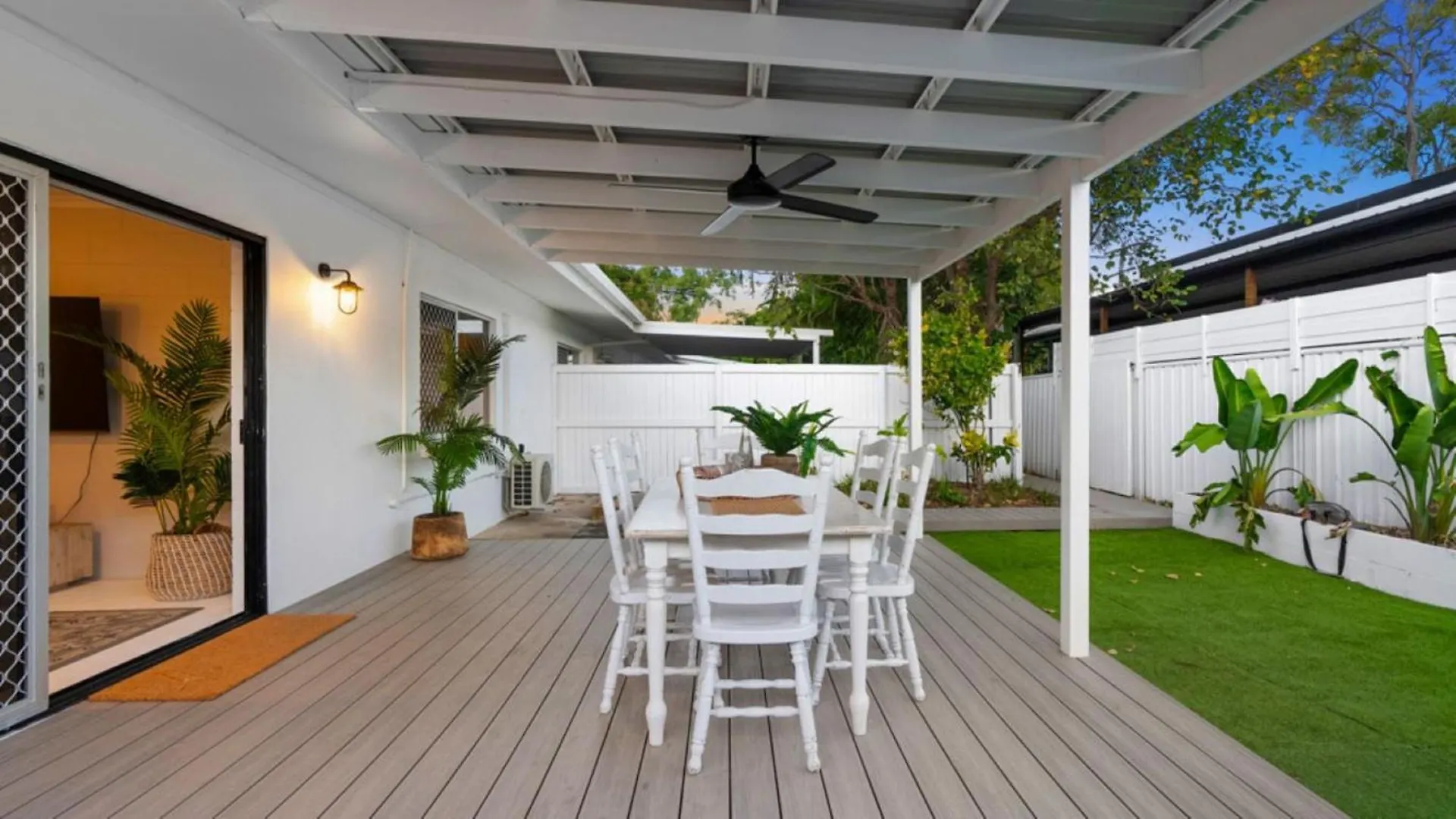 Bright And Spacious Triplex Near Holloways Beach Australia